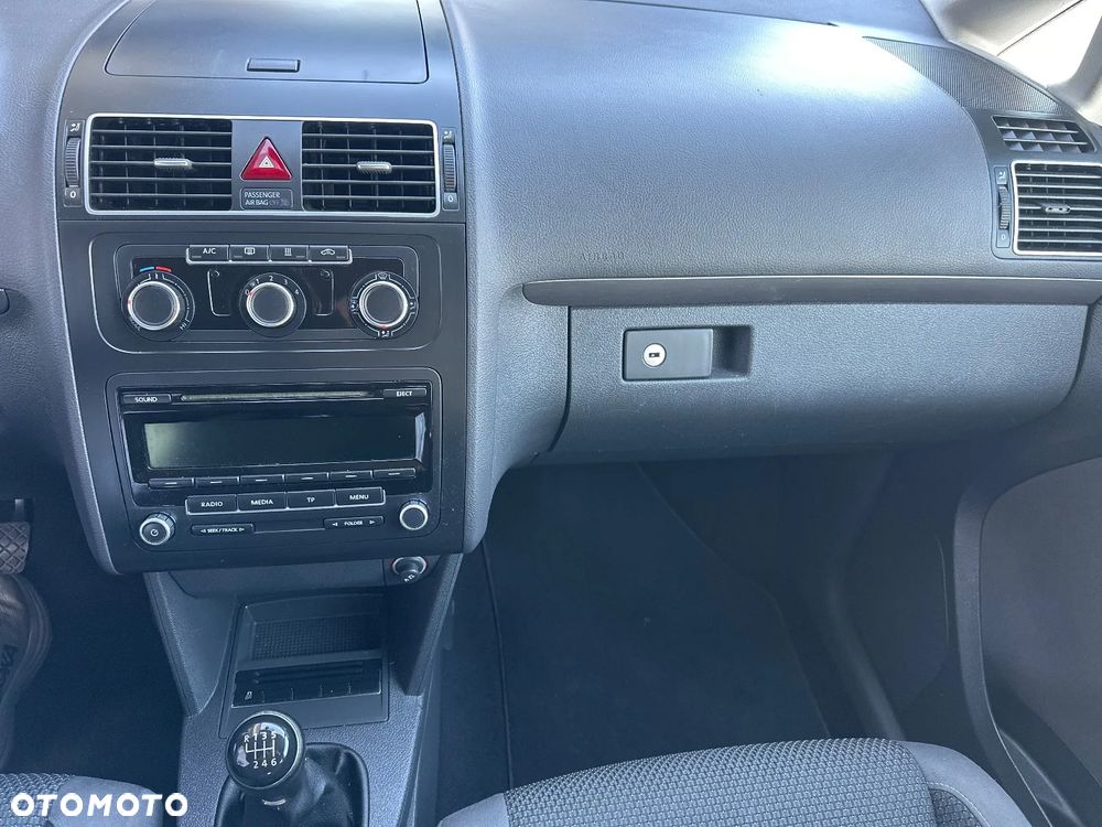 Volkswagen Touran - 18