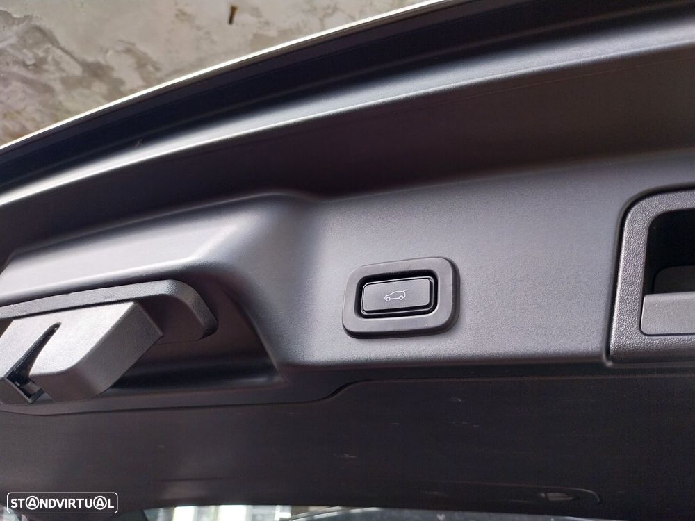 Land Rover Range Rover Evoque 2.0 D150 AWD R-Dynamic HSE Auto - 18