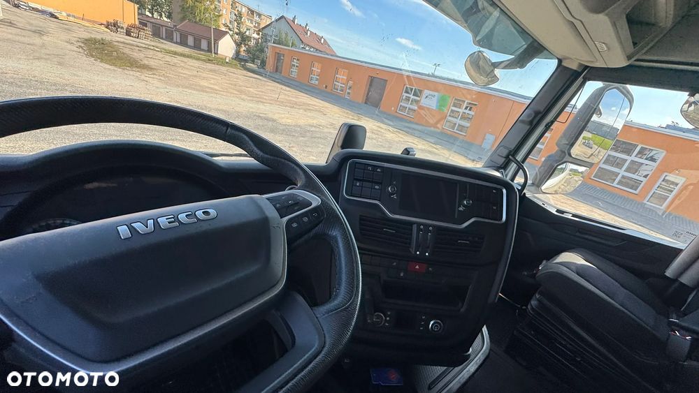 Iveco S-WAY 2LNG - 11