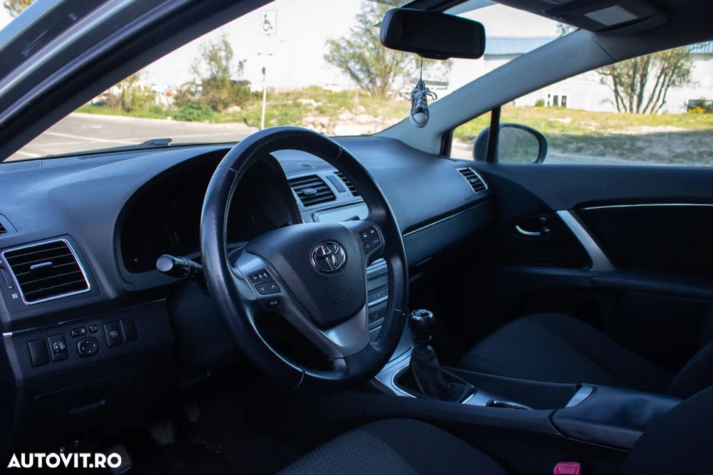 Toyota Avensis - 13