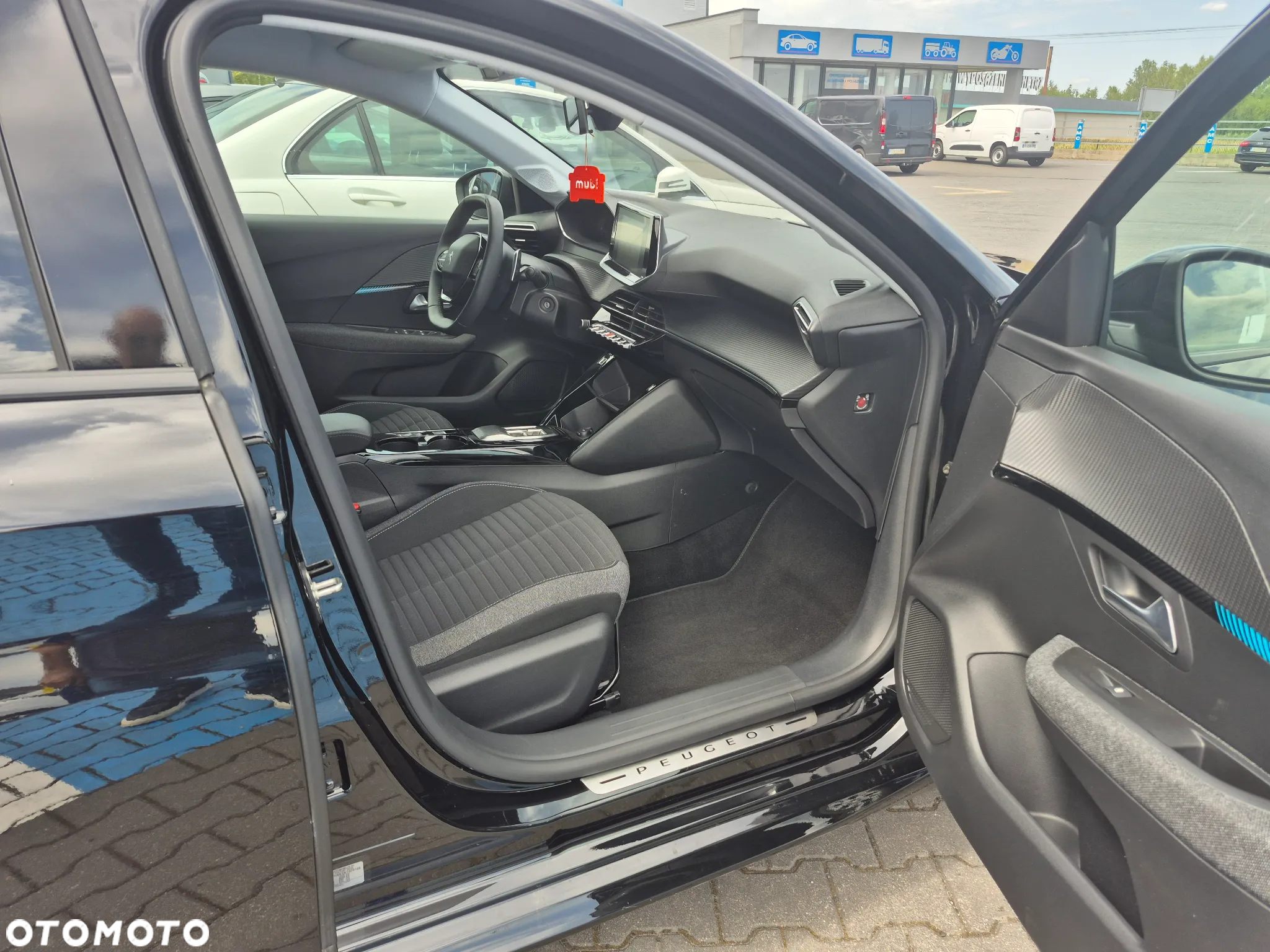 Peugeot 208 PureTech 100 EAT8 Allure - 8