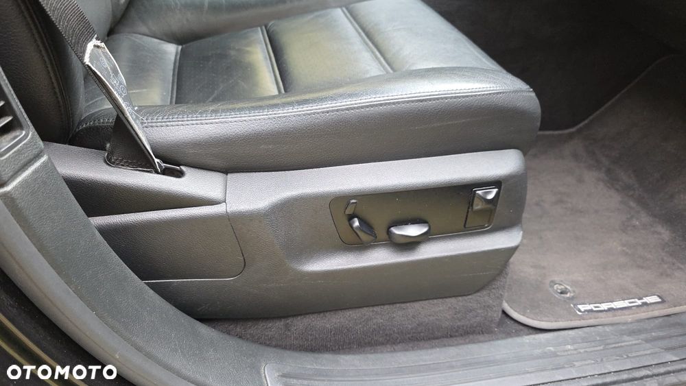 Porsche Cayenne - 38