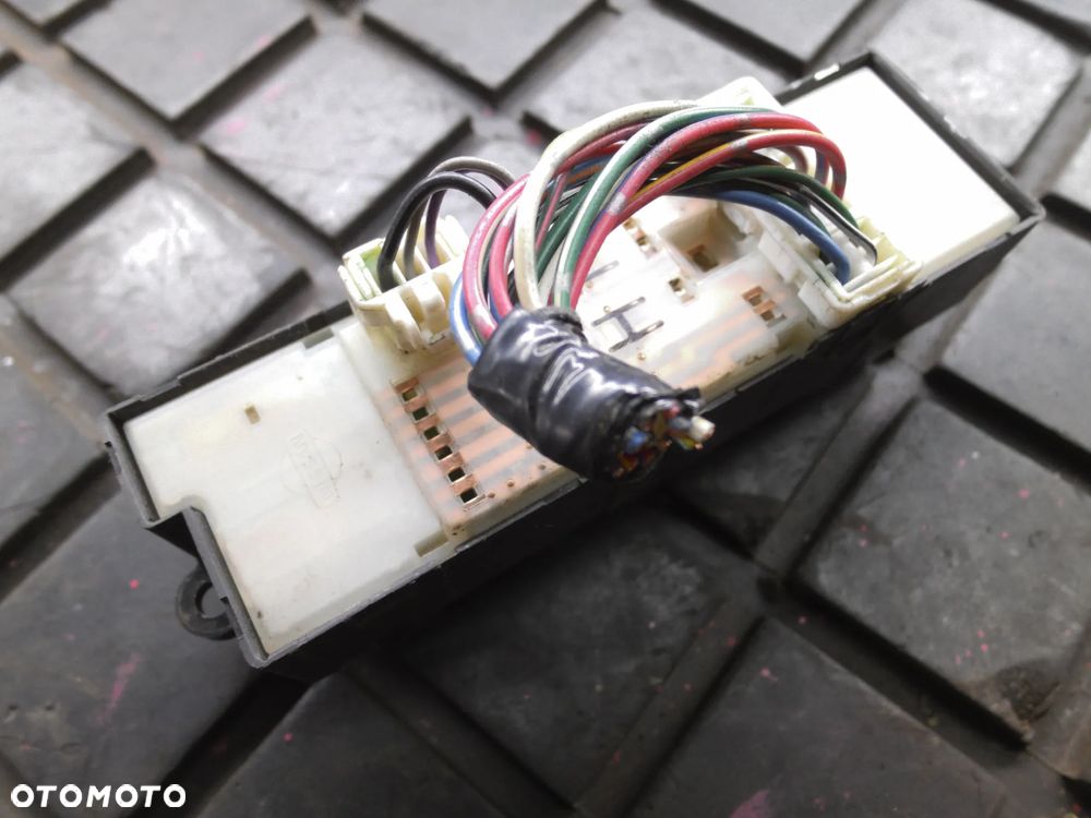 Nissan X-Trail T30 2004 Przód strona lewa Przyciski szyb EUROPA + WTYCZKI INSTALACJA - 2