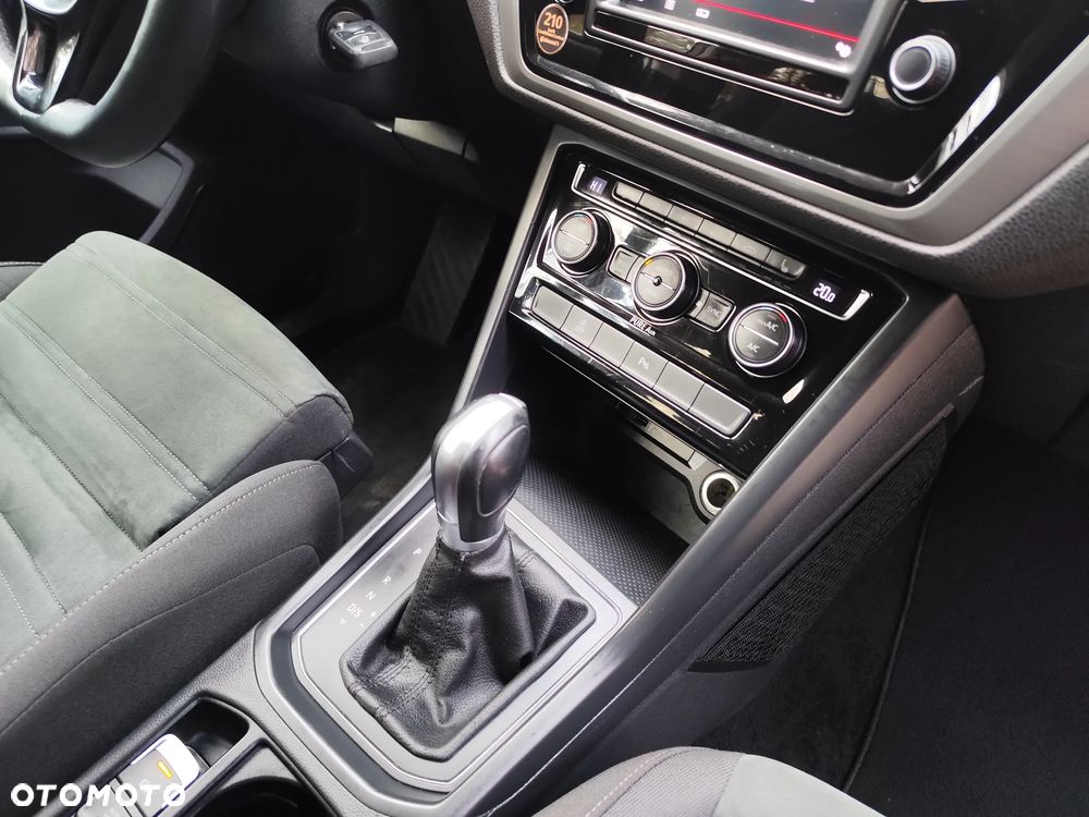 Volkswagen Touran 2.0 TDI SCR DSG Highline - 24