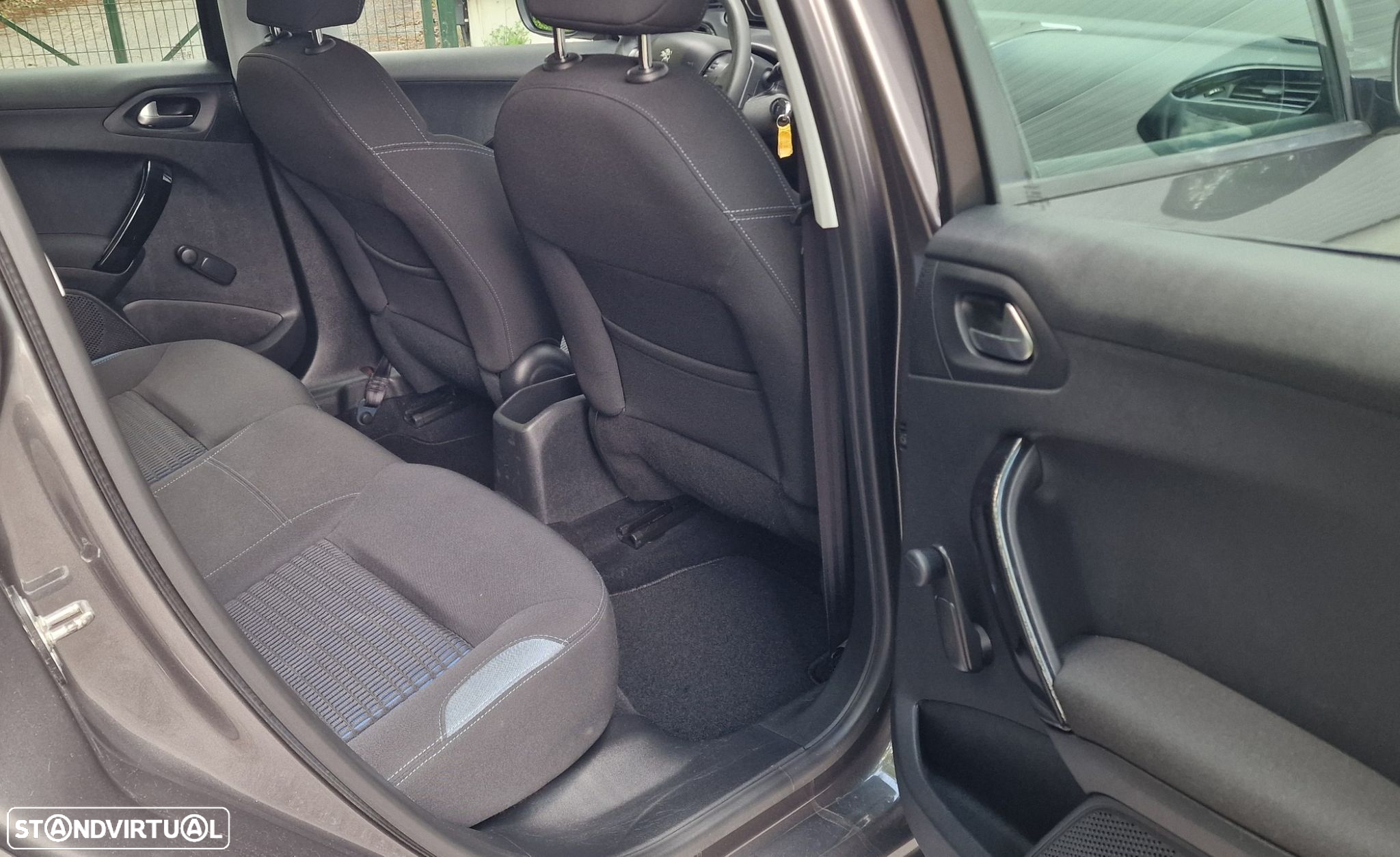 Peugeot 208 1.6 BlueHDi Style - 10