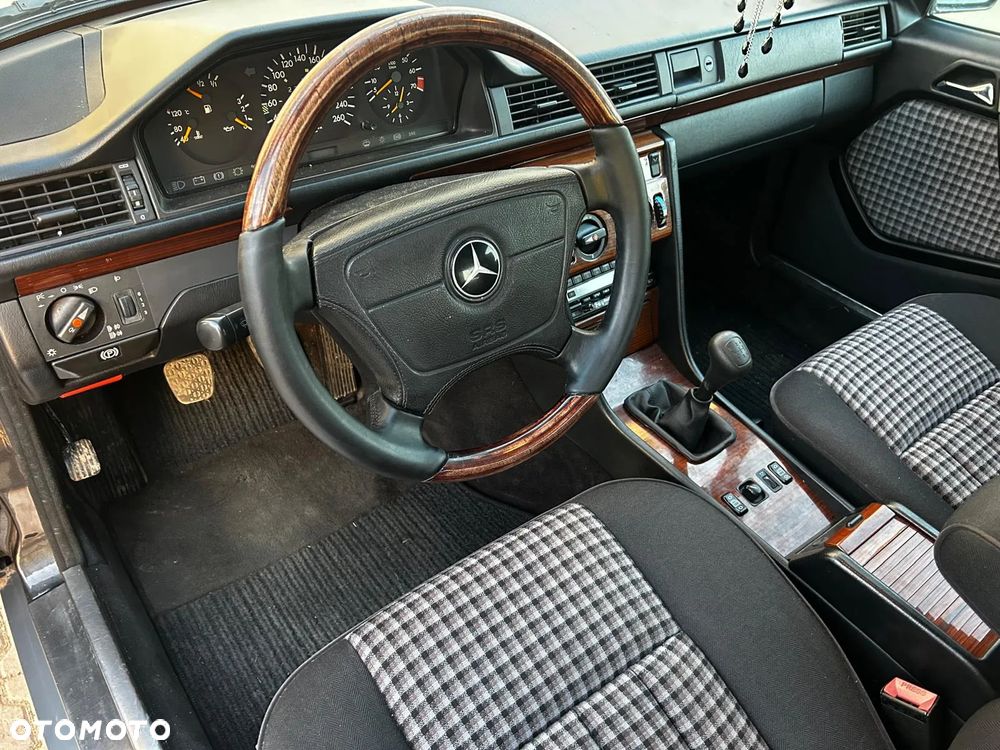 Mercedes-Benz W124 (1984-1993) - 14