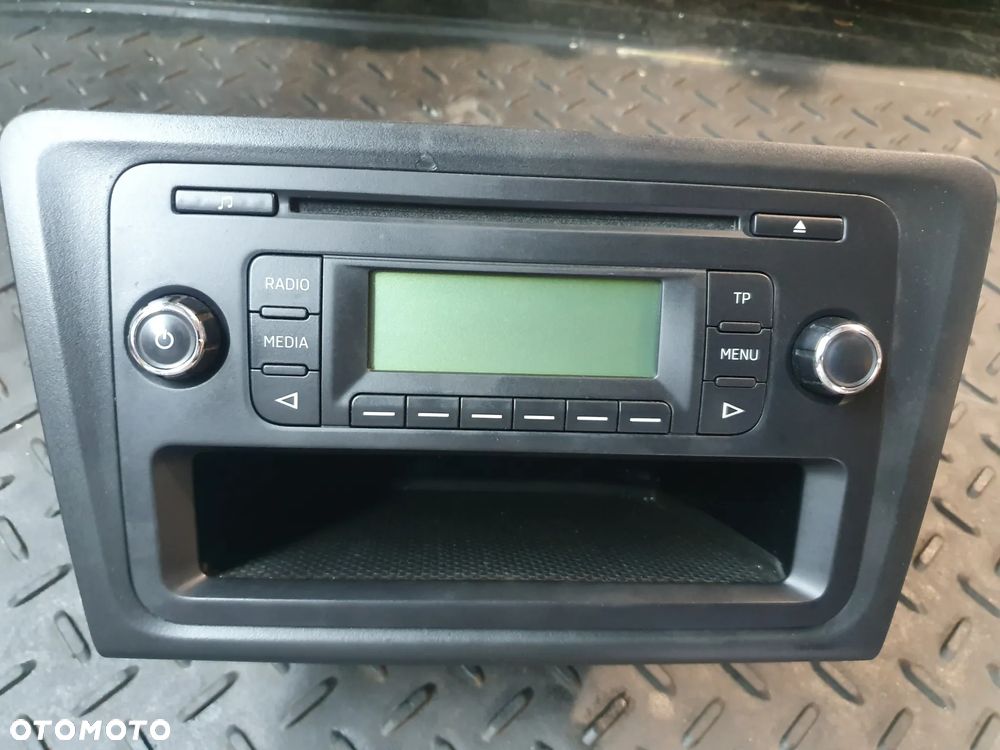 RADIO SKODA RAPID II 1.2 5J0035152C + RAMKA KOMPLET EUROPA - 1