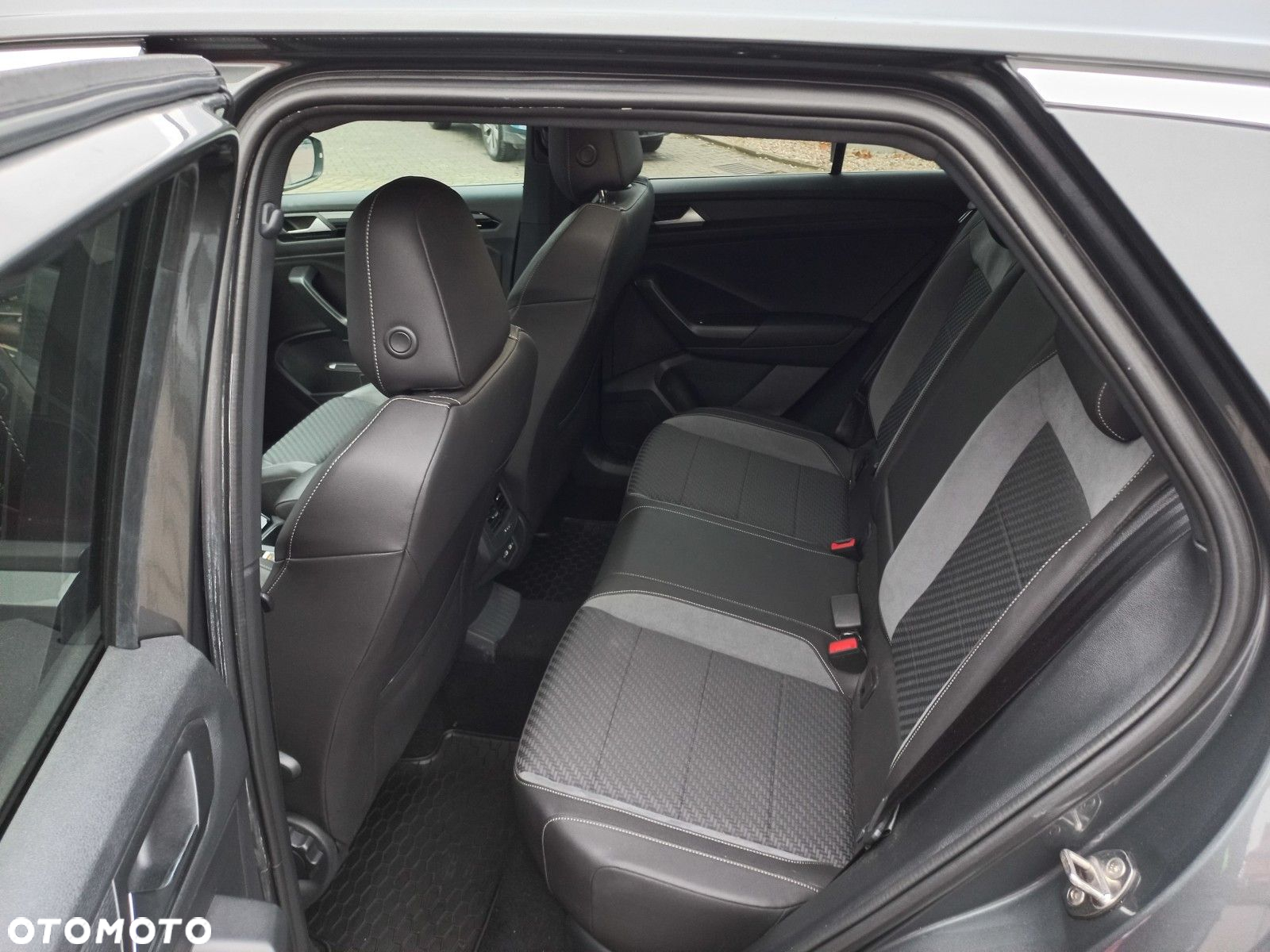 Volkswagen T-Roc - 30