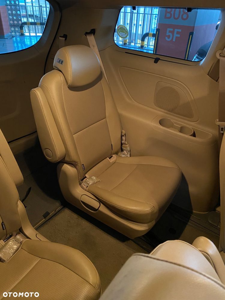 Kia Carnival - 31