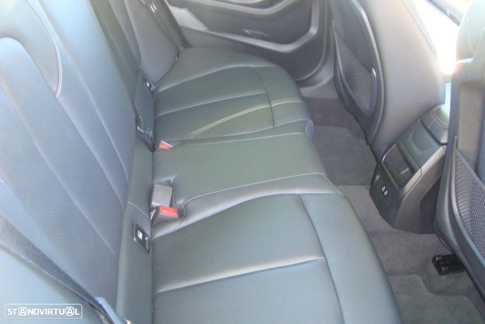 BMW 118 i Line Sport Auto - 32