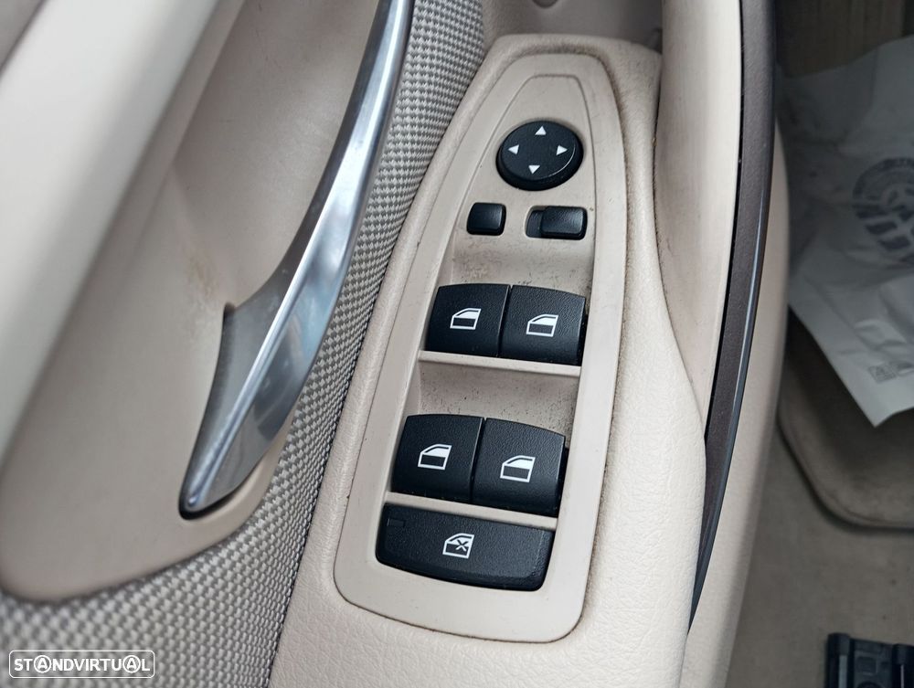 BMW 320 i Auto Line Modern - 12