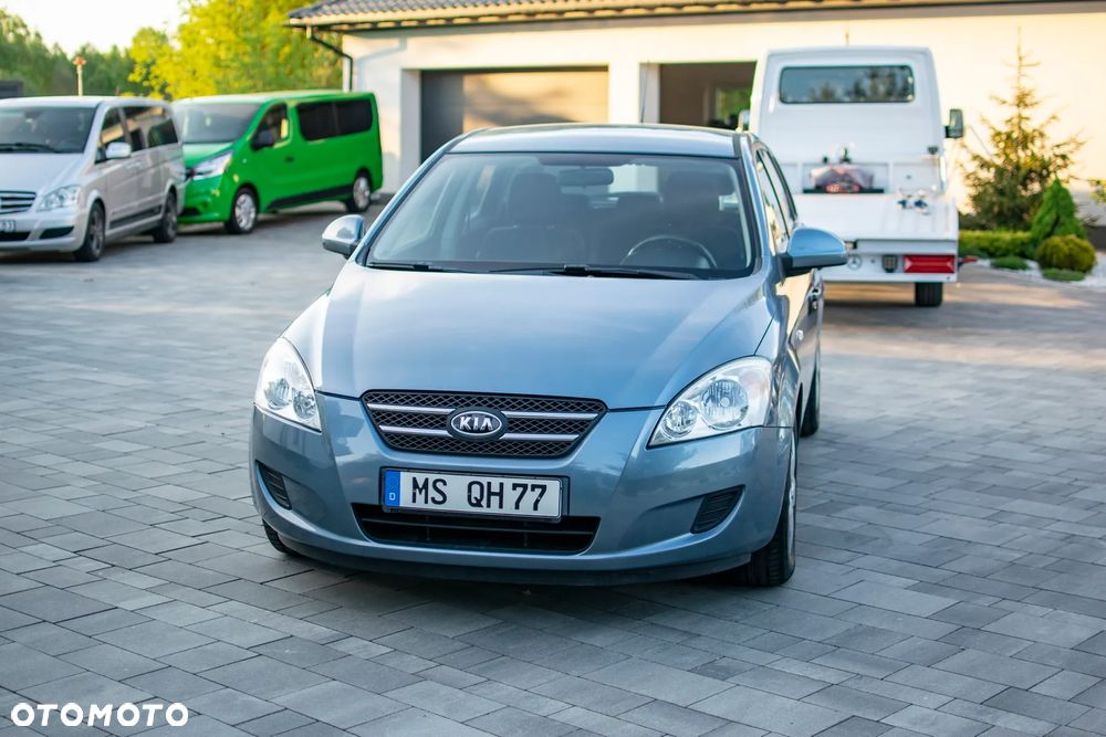 Kia Ceed - 25