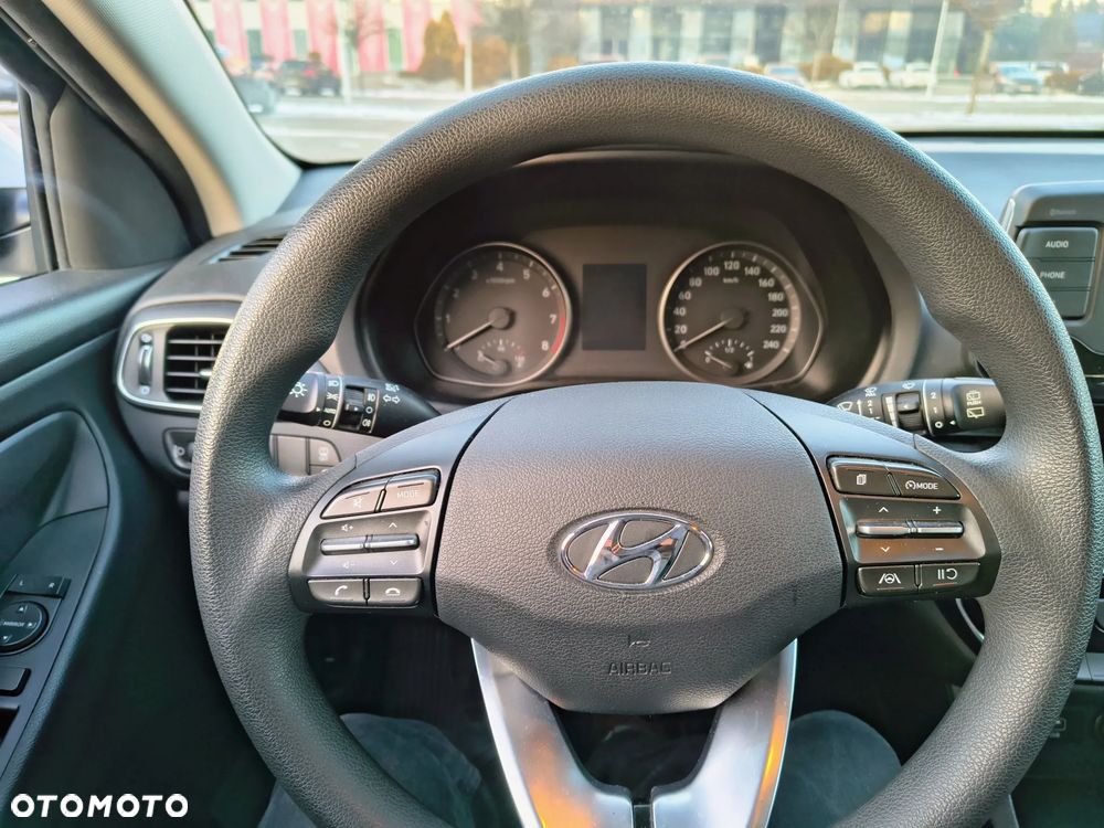 Hyundai i30 1.5 DPI Classic + - 15