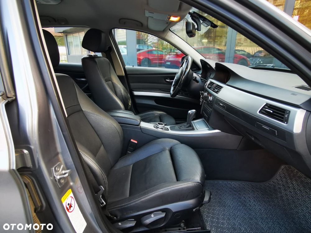 BMW Seria 3 320d xDrive DPF - 24