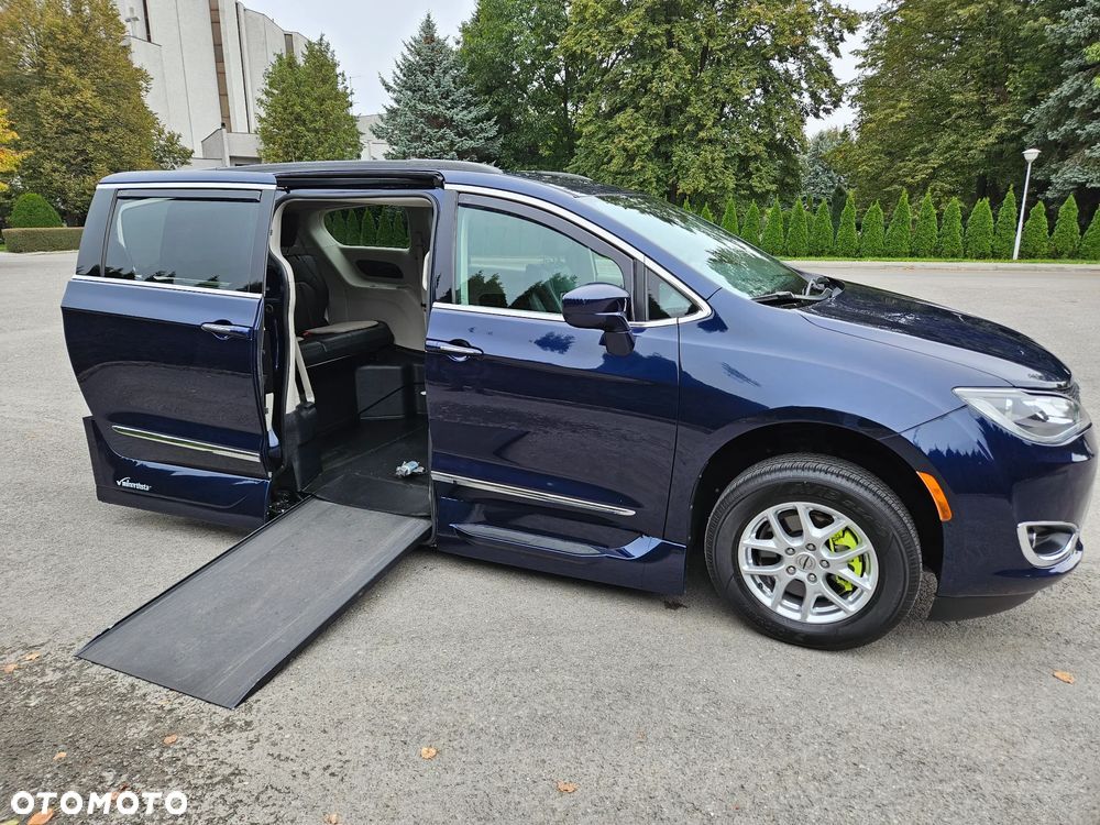 Chrysler Pacifica - 1
