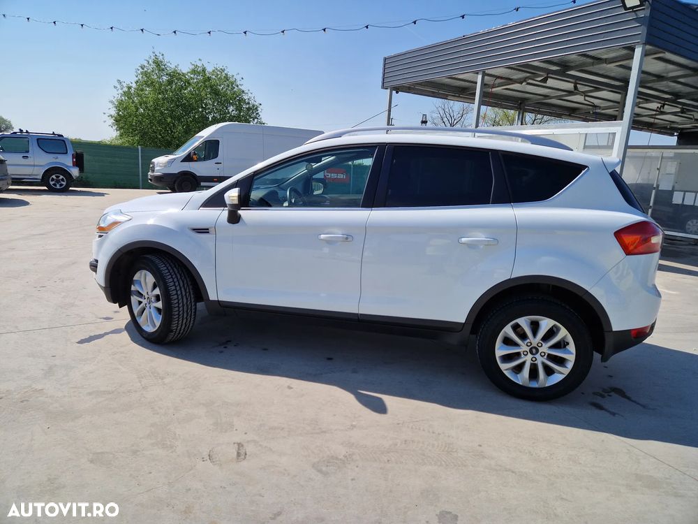 Ford Kuga 2.0 TDCi 2x4 Titanium - 4