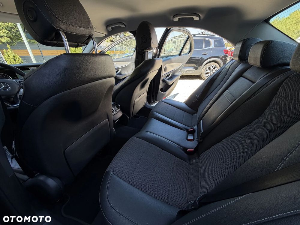 Mercedes-Benz Klasa E 220 d 9G-TRONIC - 21
