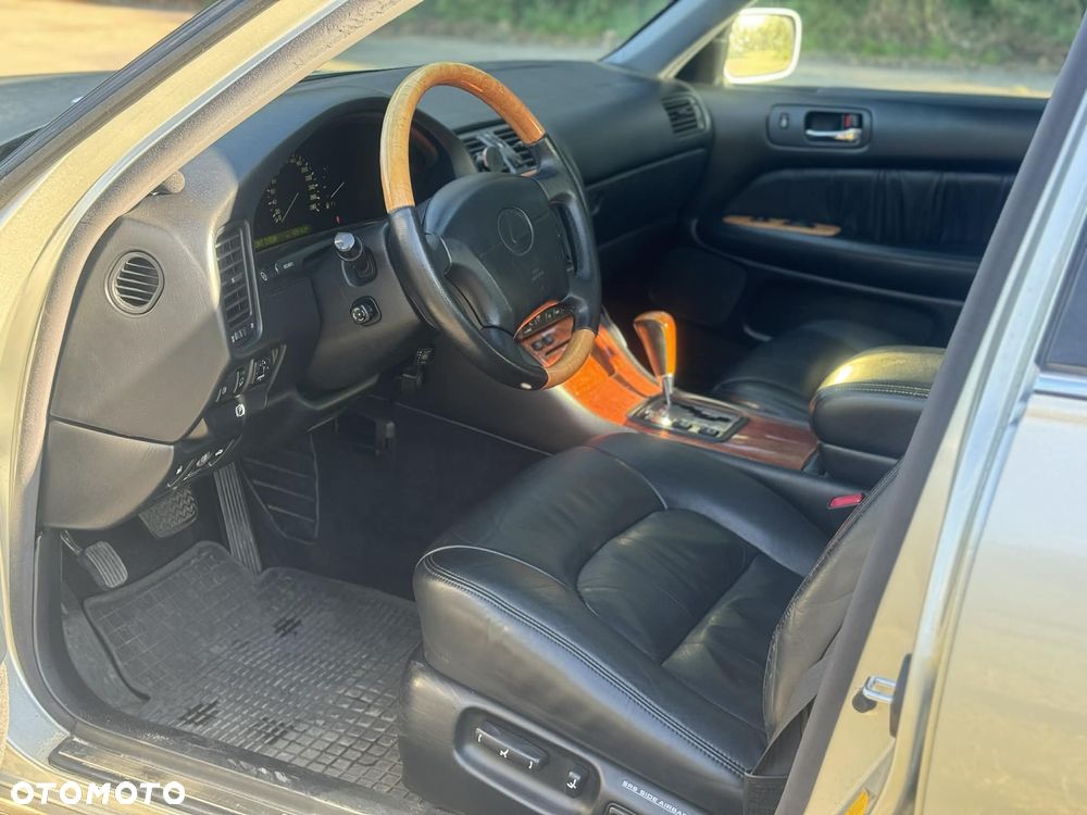 Lexus LS - 10
