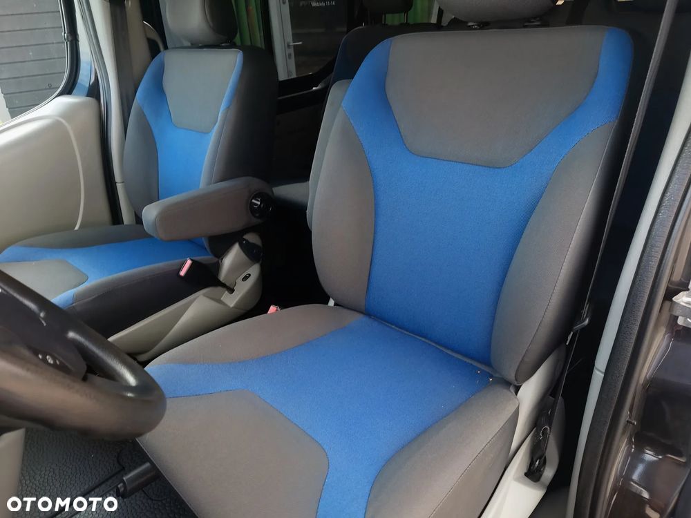 Renault Trafic FAP Grand Passenger Black Edition - 17