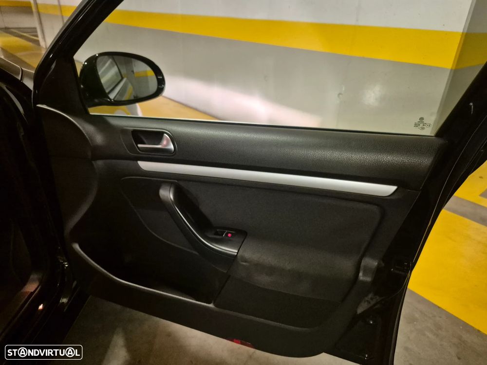 VW Golf Variant 1.6 TDi Highline - 32