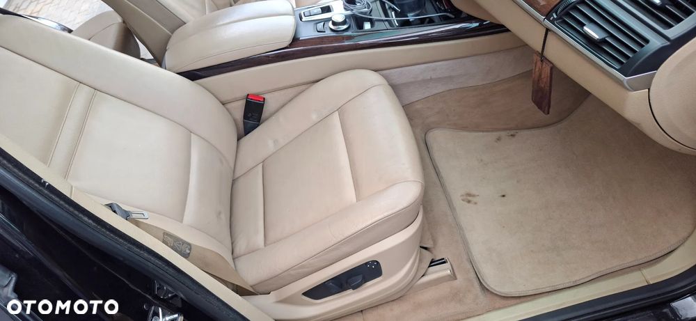 BMW X5 4.8i - 7