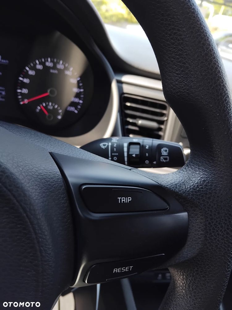 Kia Rio 1.2 M - 10