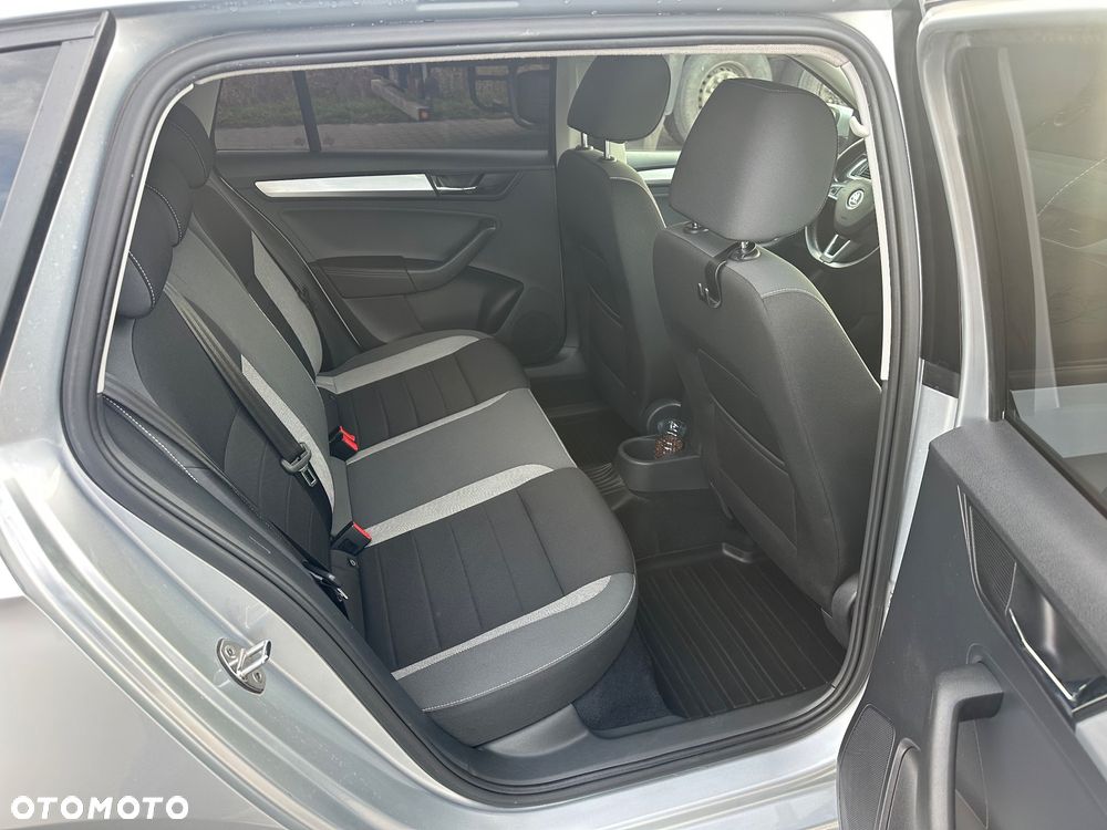 Skoda RAPID Spb 1.0 TSI Drive - 9