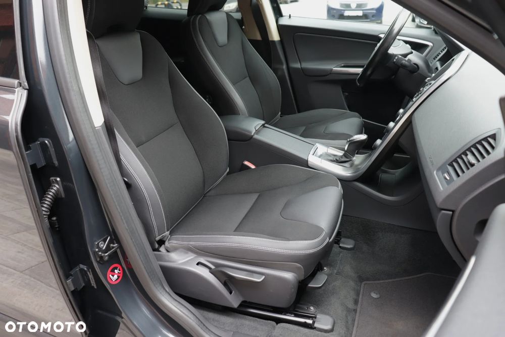 Volvo XC 60 D3 Momentum - 32