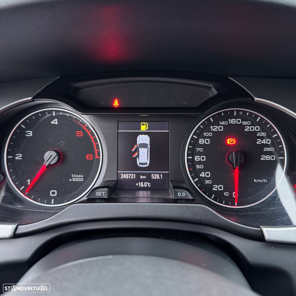 Audi A4 Avant 2.0 TDi Advance - 8