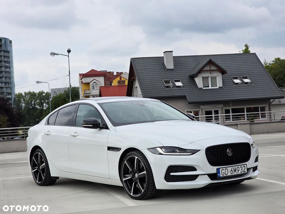 Jaguar XE 2.0 D180 R-Dynamic S - 14