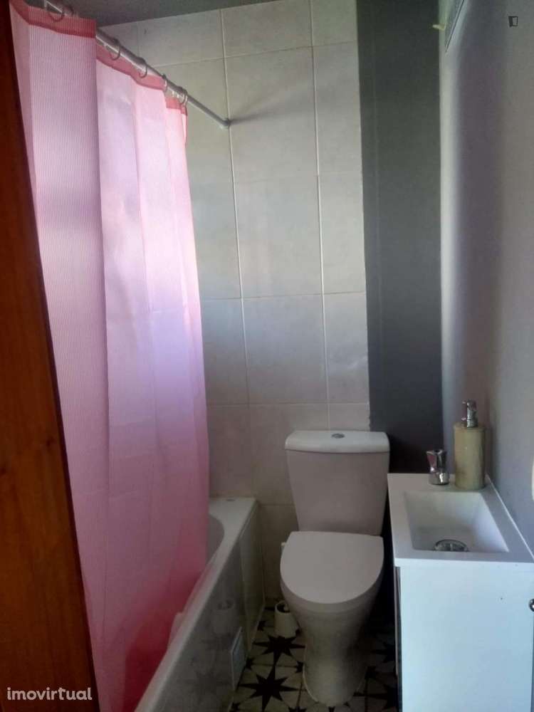 Quarto - localizado em Sé de Braga e São Lázaro Braga - Grande imagem: 2/10