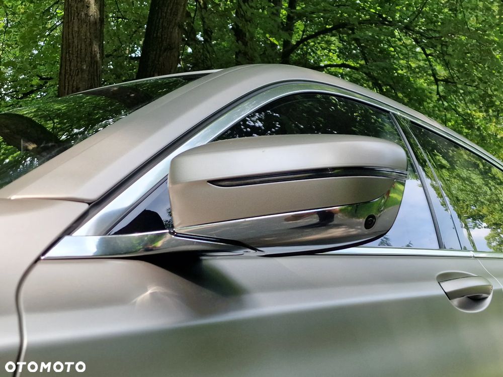 BMW Seria 7 750Li xDrive - 11