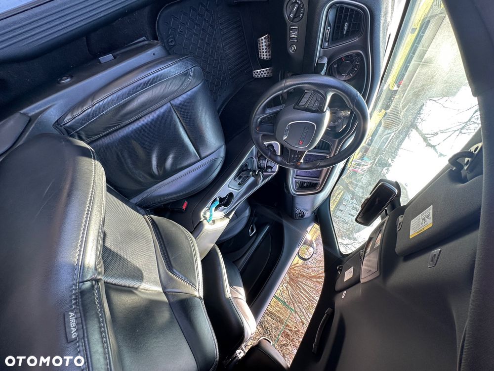 Dodge Challenger - 16