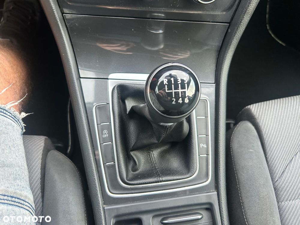 Volkswagen Golf 1.5 TSI BMT Trendline - 38