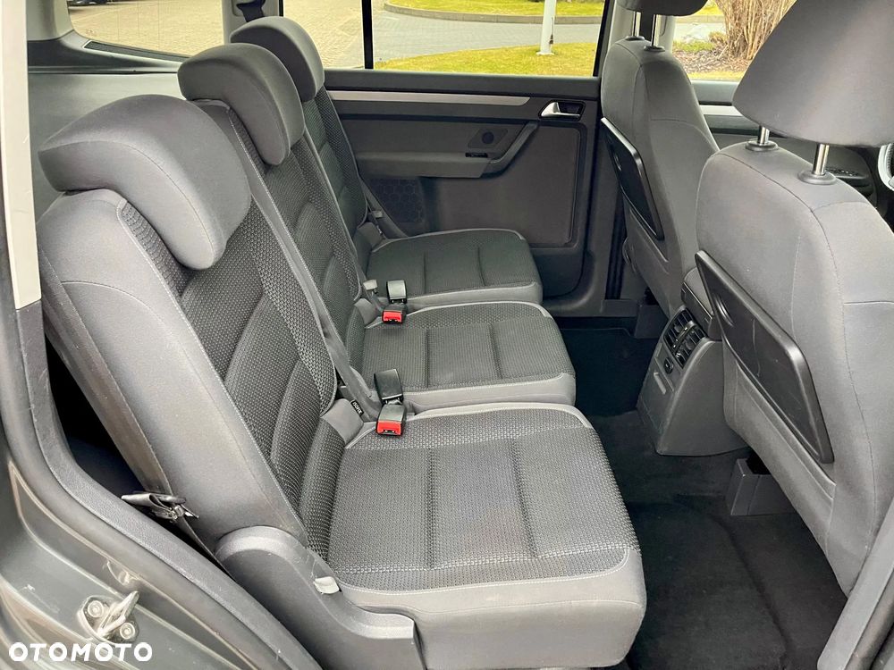 Volkswagen Touran 2.0 TDI DSG Highline - 39