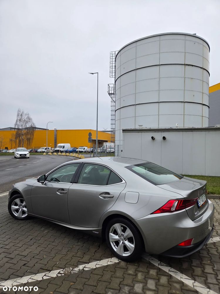 Lexus IS 300h Elite - 31