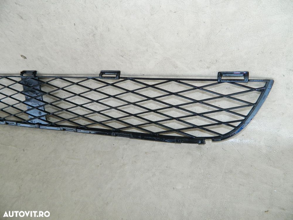 Grila intre proiectoare Toyota Yaris 2002, 2003, 2004, 2005,, cod origine OE 53112-0D010 - 3