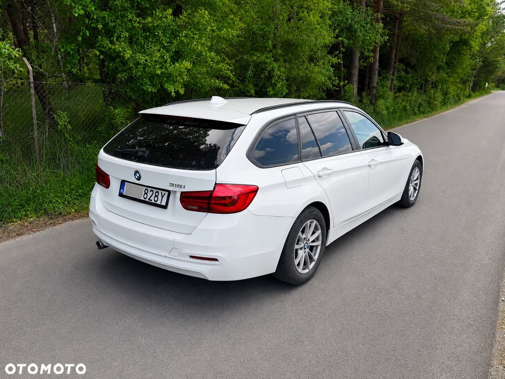 BMW Seria 3 318i - 4