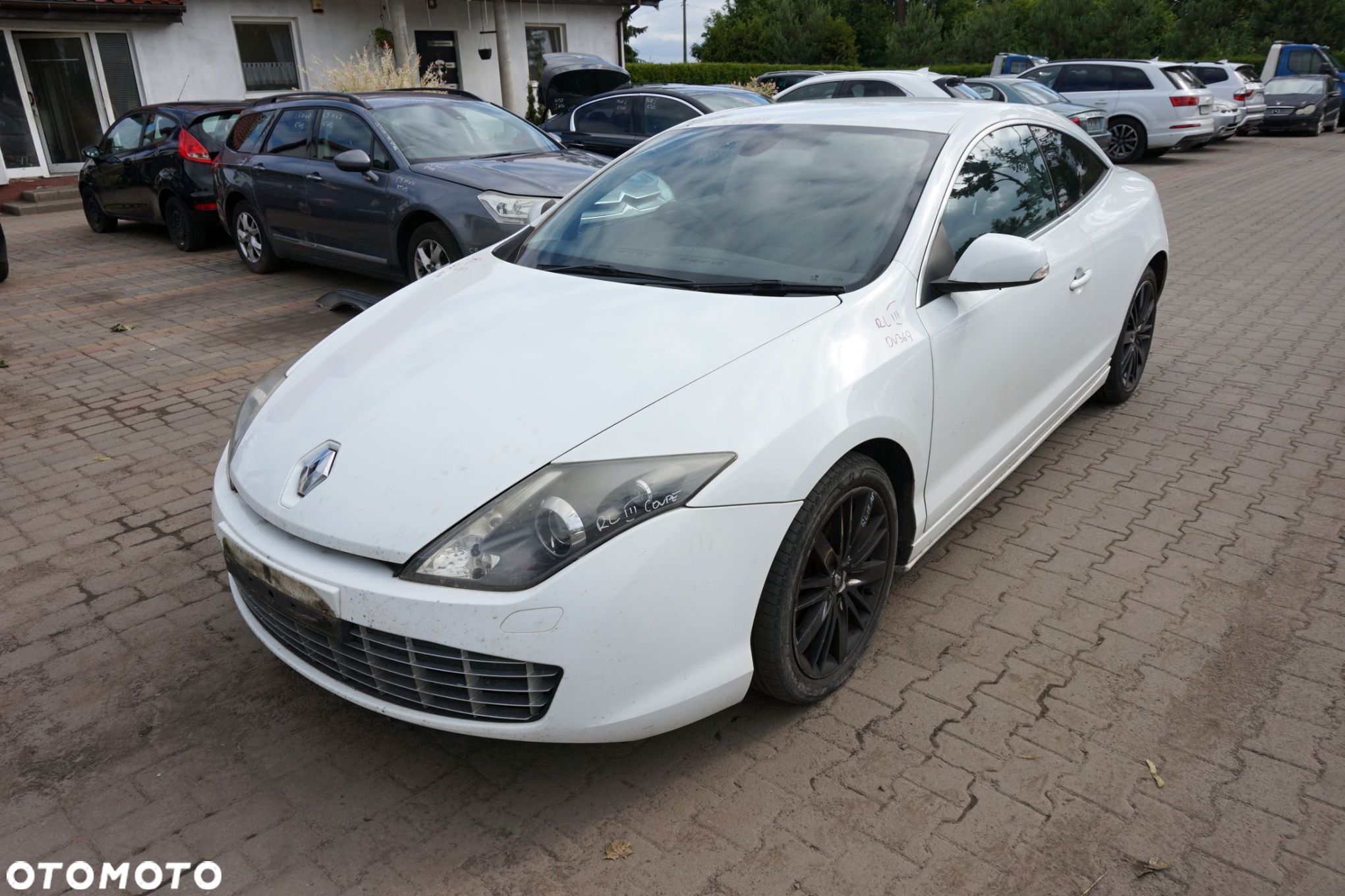RENAULT LAGUNA III PH1 COUPE 2011 OV369 3.0 DCI V6 V9X891 235KM AJ0006 BIAŁY na części - 1