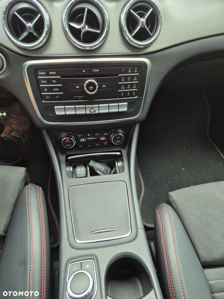 Mercedes-Benz CLA 180 7G-DCT AMG Line - 29