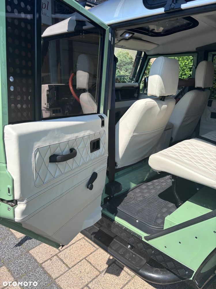 Land Rover Defender - 6