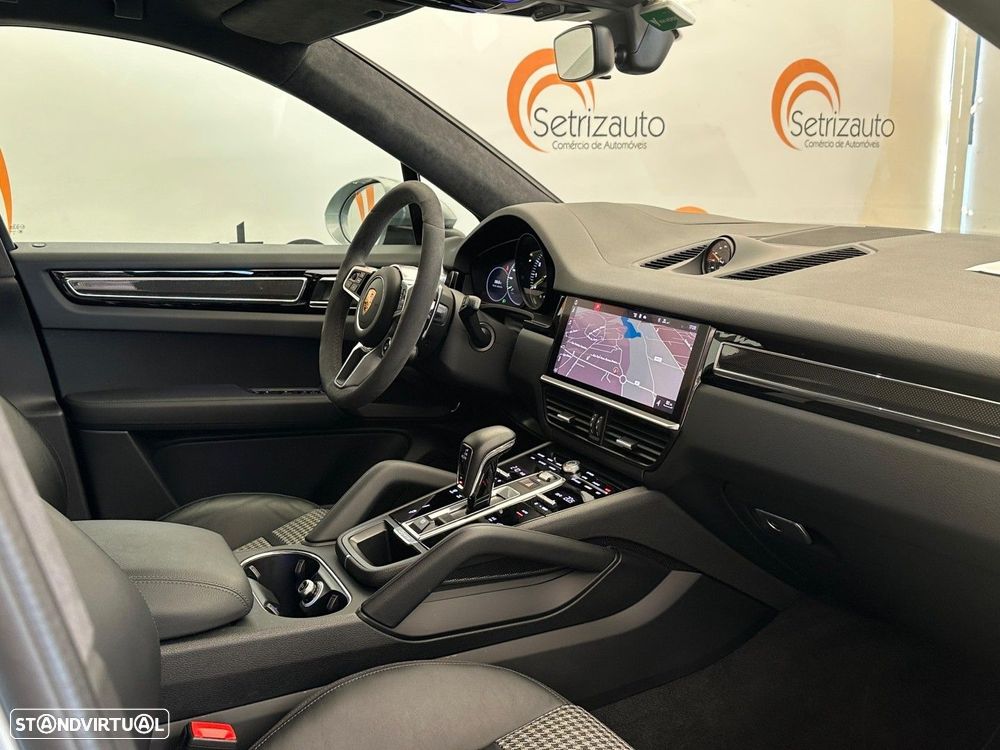 Porsche Cayenne Coupé E-Hybrid - 11