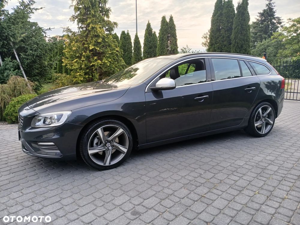 Volvo V60 D3 R-Design - 4