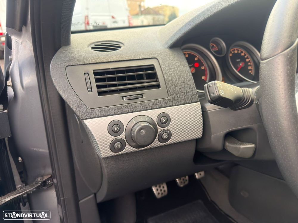 Opel Astra GTC 1.3 CDTi - 22