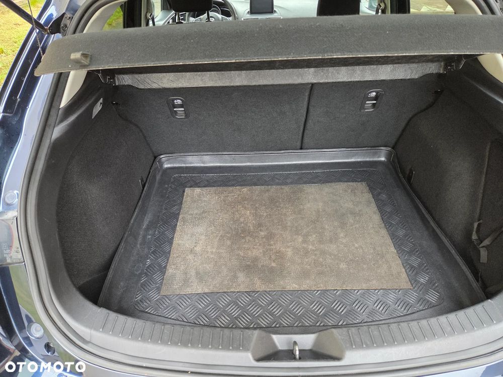 Mazda 3 SKYACTIV-G 120 NAKAMA - 19