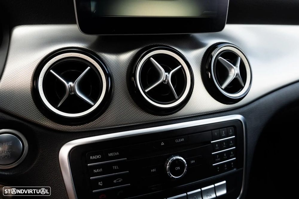 Mercedes-Benz CLA 180 d Shooting Brake AMG Line - 20