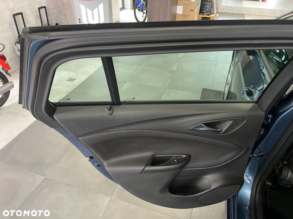 Opel Astra 1.4 T Enjoy S&S - 18