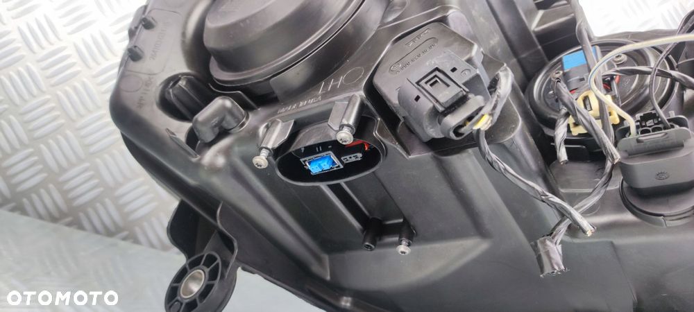 lampa prawa prawy lewy lewa przód przednia CHRYSLER TOWN & COUNTRY 5 XENON - 12