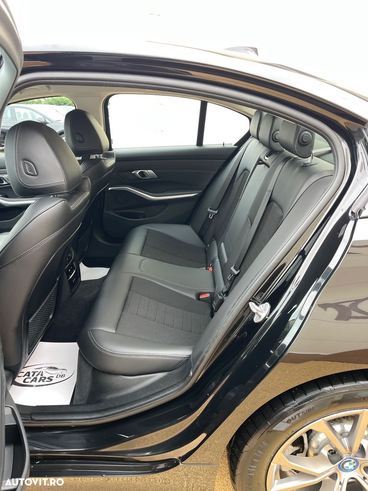 BMW Seria 3 330e Aut. Sport Line - 26