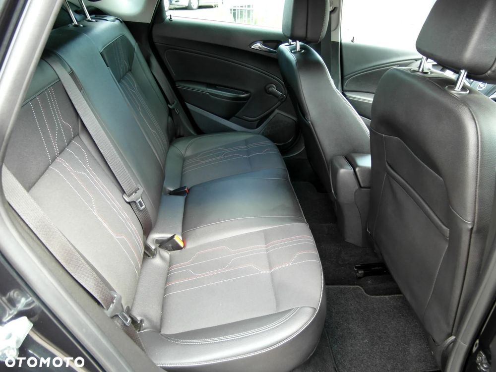 Opel Astra 1.4 Turbo 150 Jahre - 23